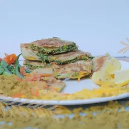 Cheddar Cheese And Vegetables And Meat Mutabbaq